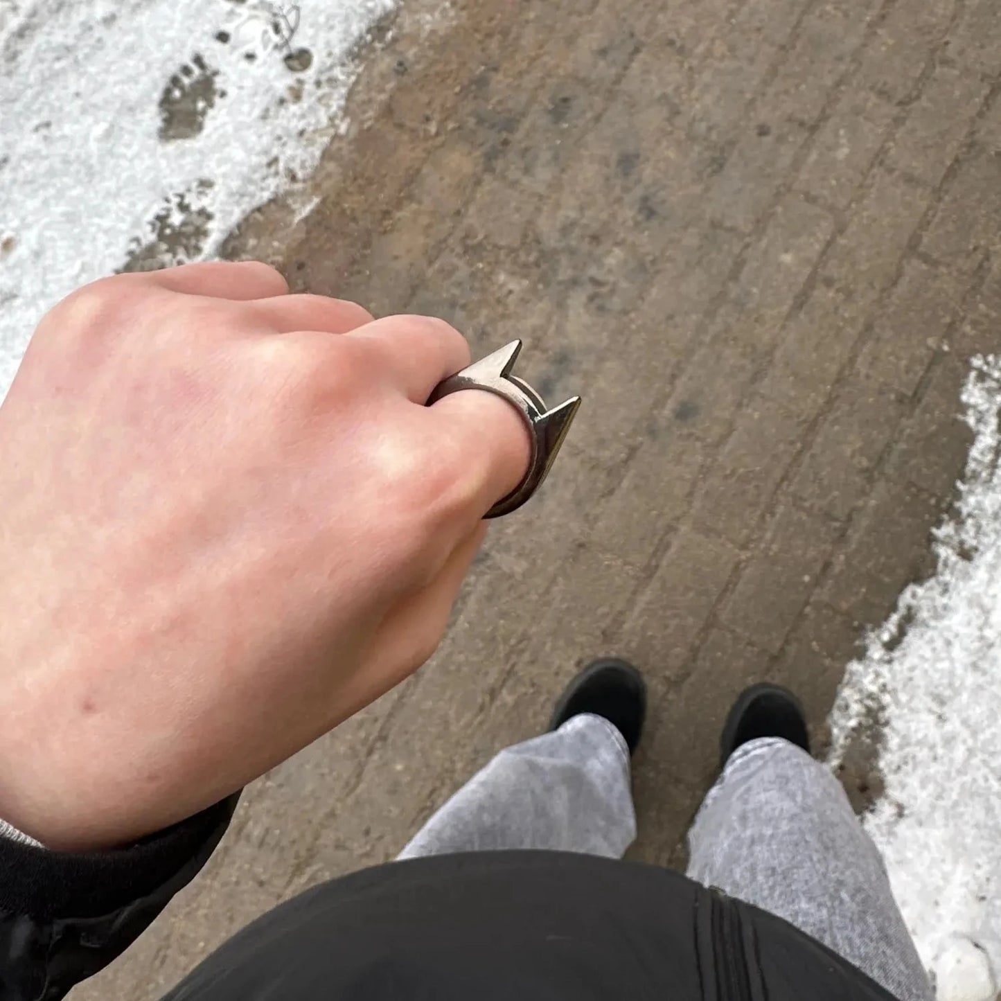 Aluminum Survival Safety Finger Ring For Window Breaking And Defense