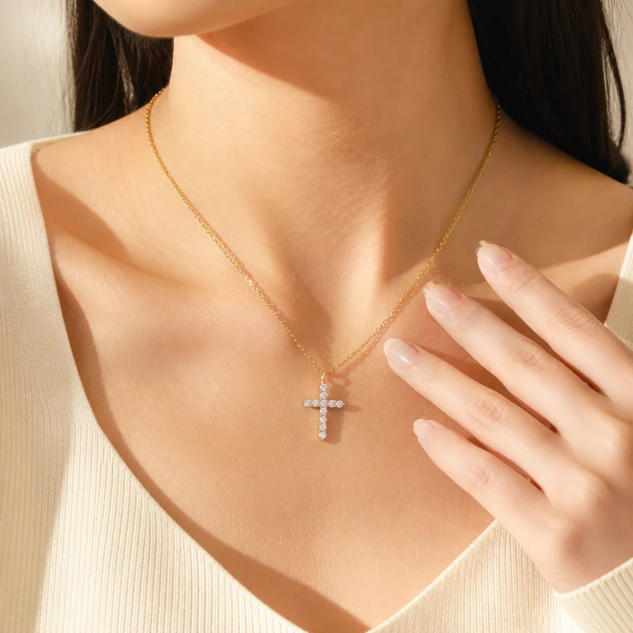 Cross Pendant Necklace With Moissanite Stone And Silver Chain